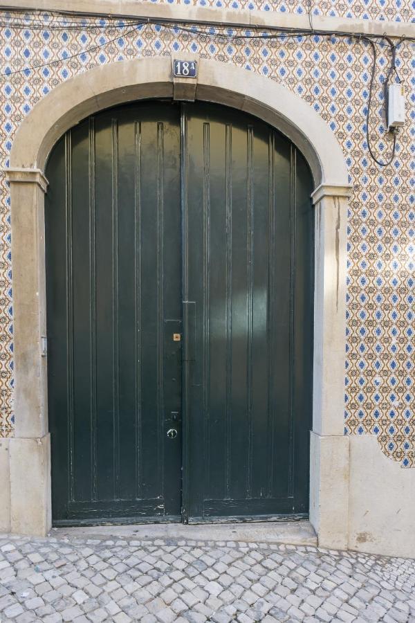 Large & Relaxing Loft In Alfama Apartment Lisbon Bagian luar foto